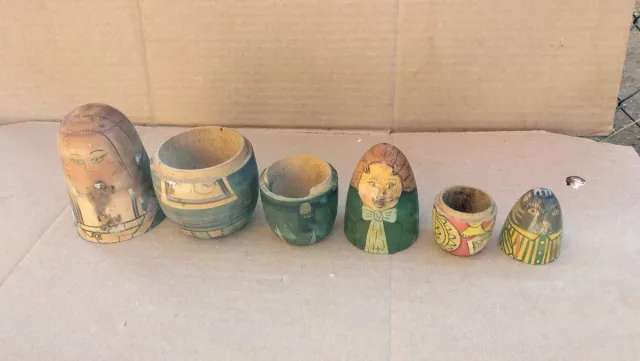 Matrioska de madera antigua