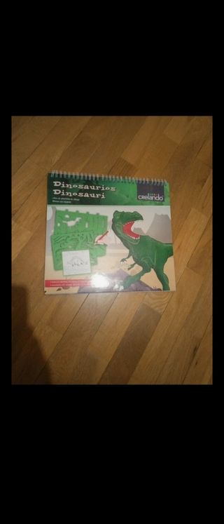 Lote dinosaurios peluche + libro
