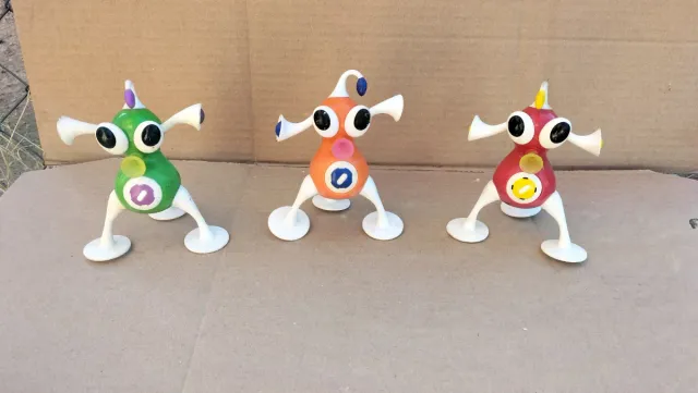 3 Muñecos Coleccionables Distintos