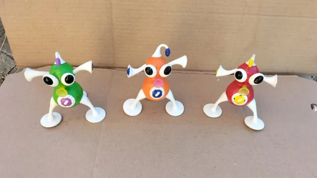 3 Muñecos Coleccionables Distintos