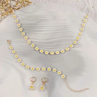 Juego 4 Piezas: Collar, Pulsera y Aretes Margarita