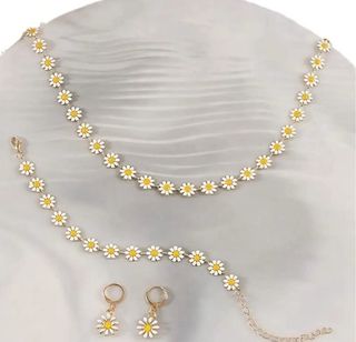 Juego 4 Piezas: Collar, Pulsera y Aretes Margarita