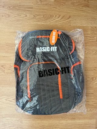 Mochila Basic Fit Negra y Naranja. Sellada y Nueva