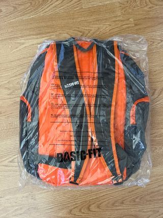 Mochila Basic Fit Negra y Naranja. Sellada y Nueva