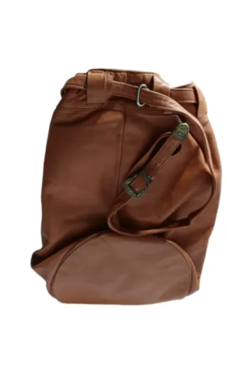 Bolso de cuero marrón con flecos