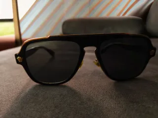 Occhiali da sole Versace neri e dorati