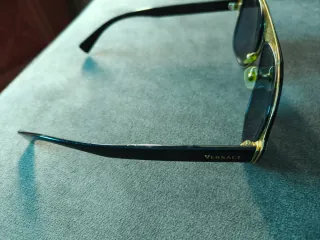 Occhiali da sole Versace neri e dorati