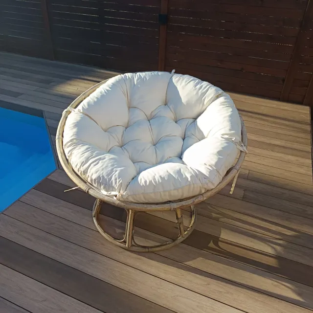 Poltrona Papasan in rattan con cuscino beige