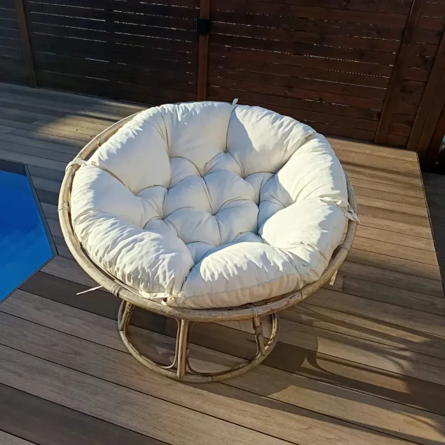 Poltrona Papasan in rattan con cuscino beige