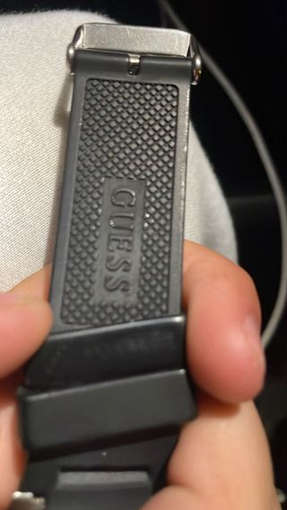 Reloj Guess Plateado y Negro con Cristales