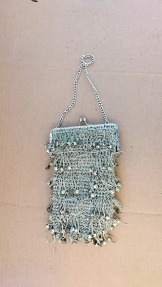 Bolso vintage con cadena y abalorios