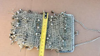 Bolso vintage con cadena y abalorios