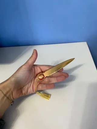 Antico tagliacarte con figura papale