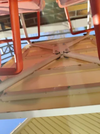 Tavolo da terrazza o giardino in metallo