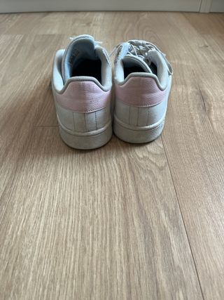 Zapatillas Adidas blancas y rosas