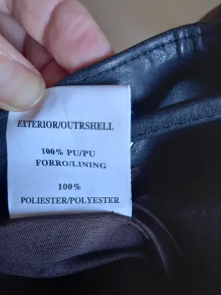 Mochila de piel negra