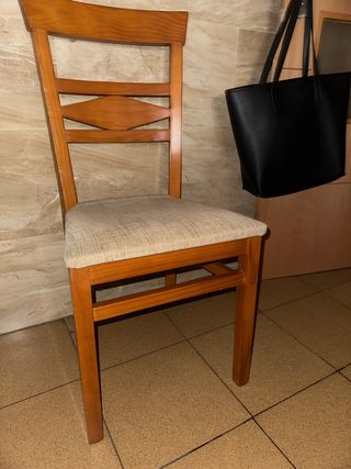Sillas de madera y tela