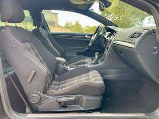 Volkswagen Golf  GTI.  ( distintivo-C 🟢 )