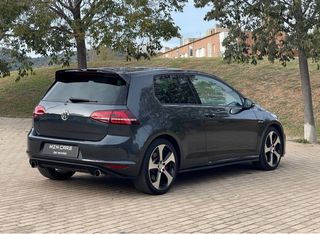 Volkswagen Golf  GTI.  ( distintivo-C 🟢 )