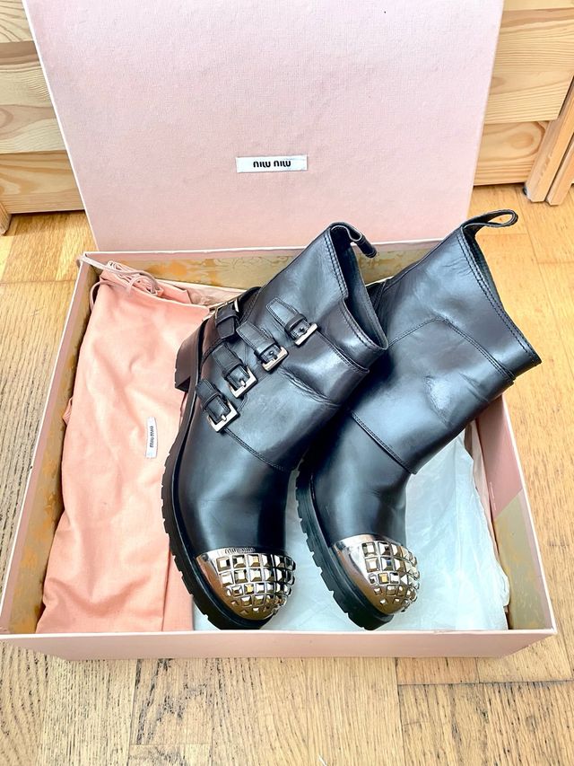 Botas Miu Miu Piel con Puntera Metálica