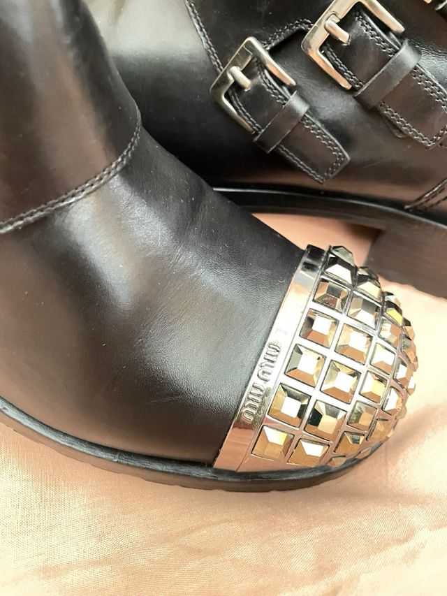 Botas Miu Miu Piel con Puntera Metálica