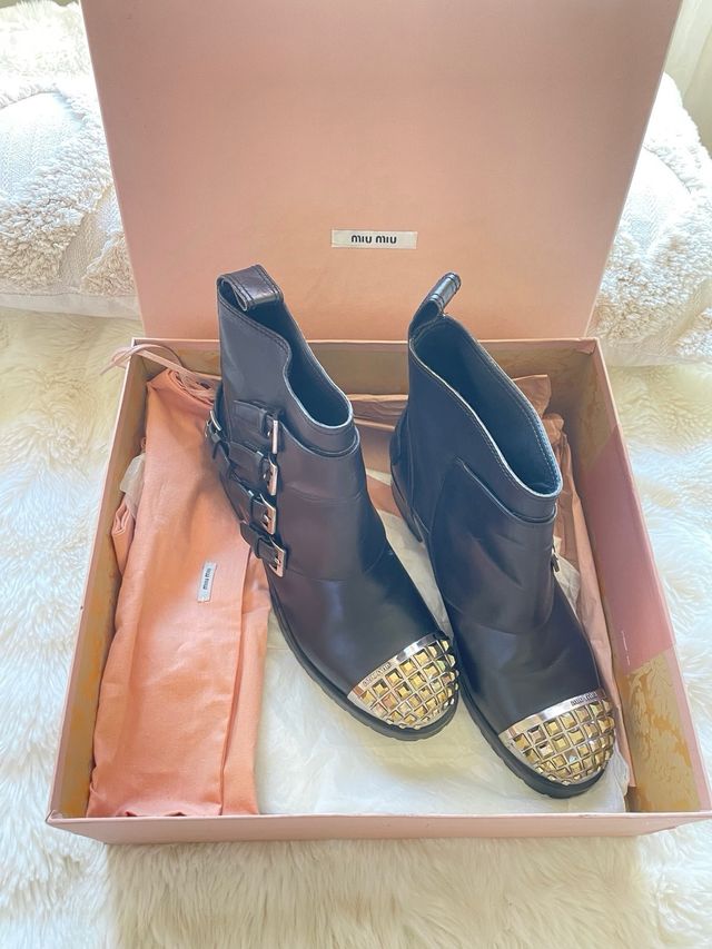 Botas Miu Miu Piel con Puntera Metálica