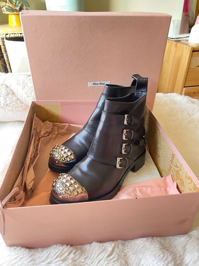 Botas Miu Miu Piel con Puntera Metálica