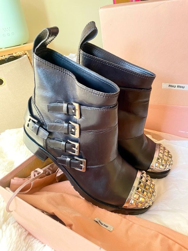Botas Miu Miu Piel con Puntera Metálica
