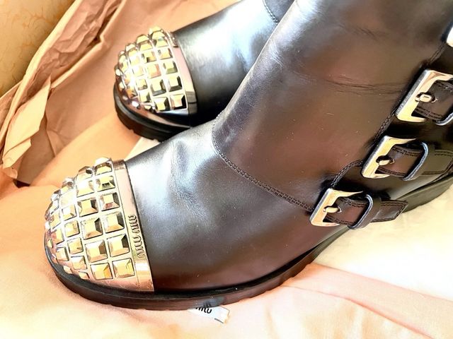 Botas Miu Miu Piel con Puntera Metálica