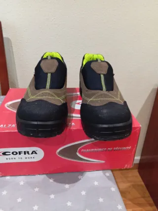 Zapatos de seguridad Cofra negros y marrones