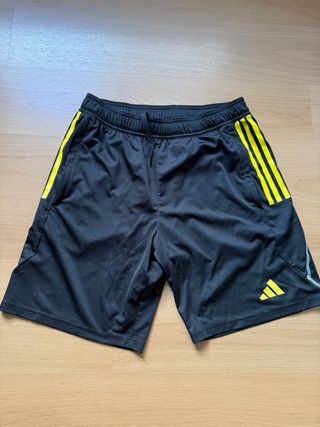 Pantalones cortos Adidas negros y amarillos