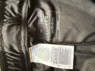 Pantalones cortos Adidas negros y amarillos