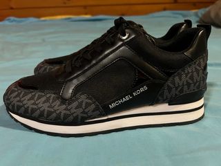 Zapatillas Michael Kors negras y grises