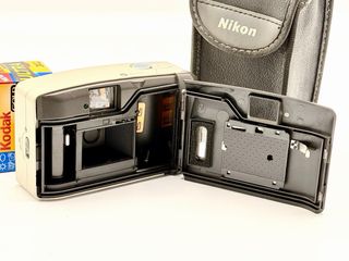 Cámara Analógica Nikon AF240SV Compacta