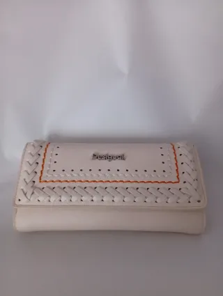 Monedero Desigual efecto piel blanco