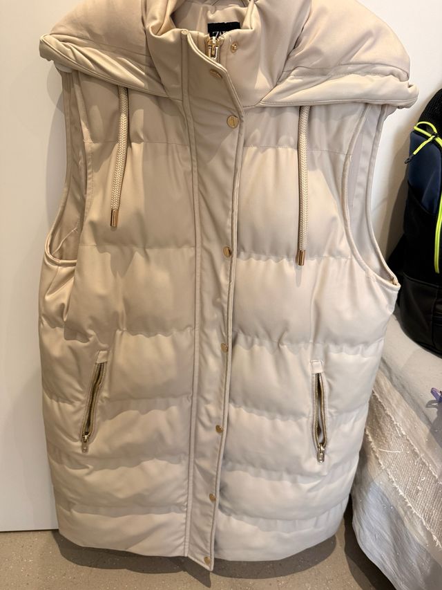 Chaleco Zara Beige Capucha Cremallera
