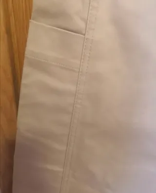 Pantalón recto Zara beige bolsillos