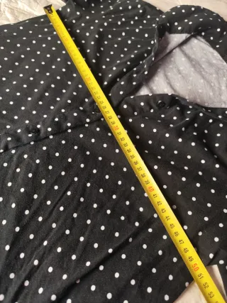 Camisa de Tezenis con topos blancos .