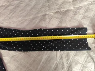 Camisa de Tezenis con topos blancos .