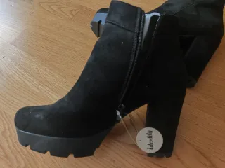 Botines de tacón negros talla 39 con etiqueta
