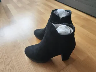 Botines de tacón negros talla 39 con etiqueta
