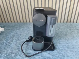 Cafetera Nespresso Lattissima One