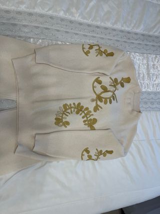 Conjunto jersey y pantalón bordado