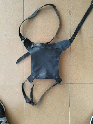 Pernera moto cuero negra