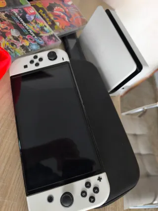 Nintendo Switch Bianca + 3 Giochi + Accessori