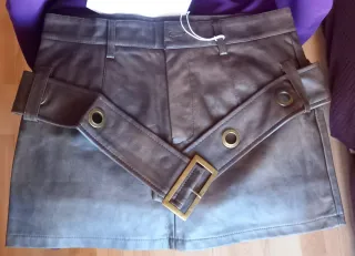 Falda polipiel corta marrón. Nueva a estrenar!