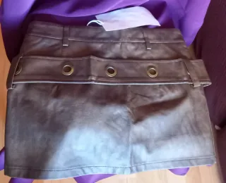Falda polipiel corta marrón. Nueva a estrenar!