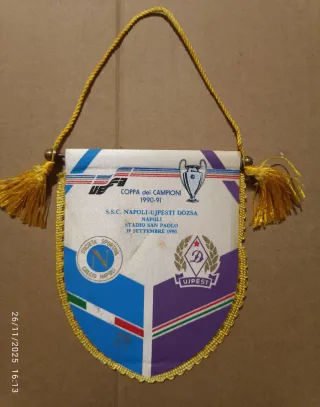 Gagliardetto Napoli-Ujpesti Coppa Campioni 90/91