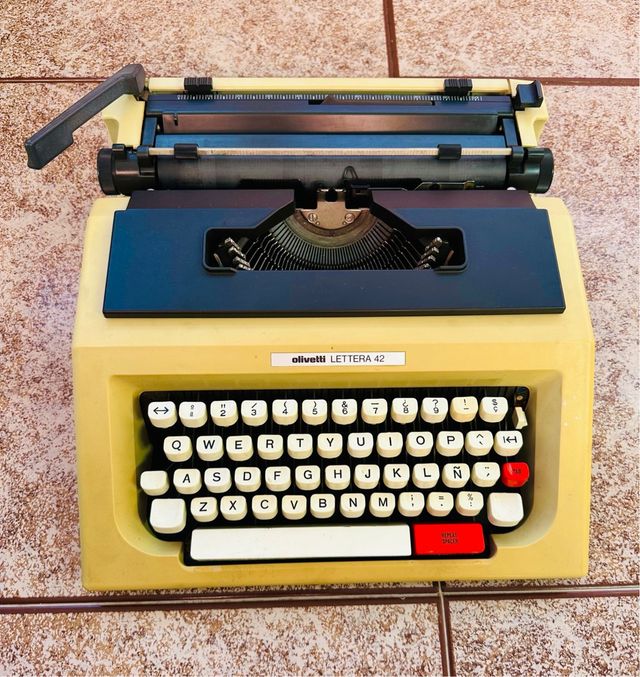 Máquina de escribir Olivetti Lettera 42