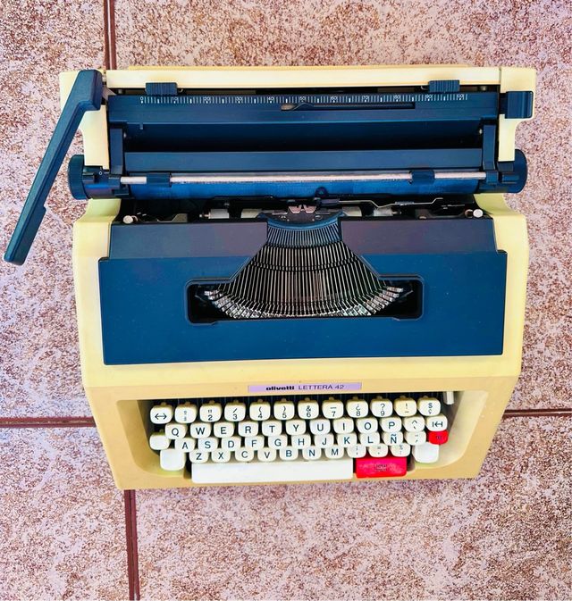 Máquina de escribir Olivetti Lettera 42